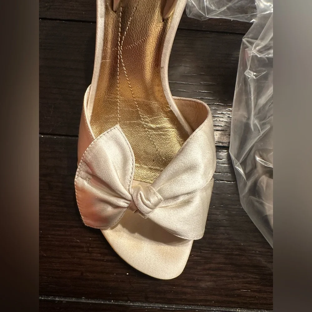 Kate Spade Ivory Satin Heels with Elegant Bow size 6.5